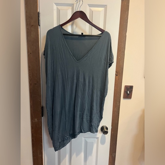 Universal Standard Large blue Genevette cap sleeve v neck asymmetrical top EUC. - Picture 2 of 4